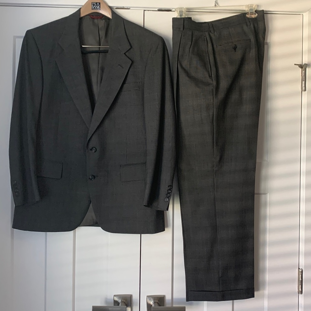 Jos. A. Bank 42R Black/Grey/Blue Suit with Pleated 35”x30.5” Pants 100% Wool